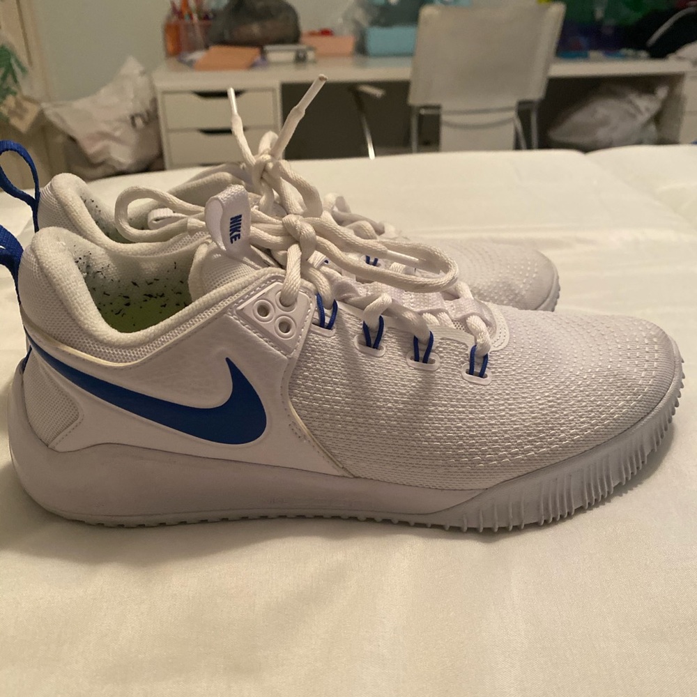 brand new nike zoom volleyball shoes.